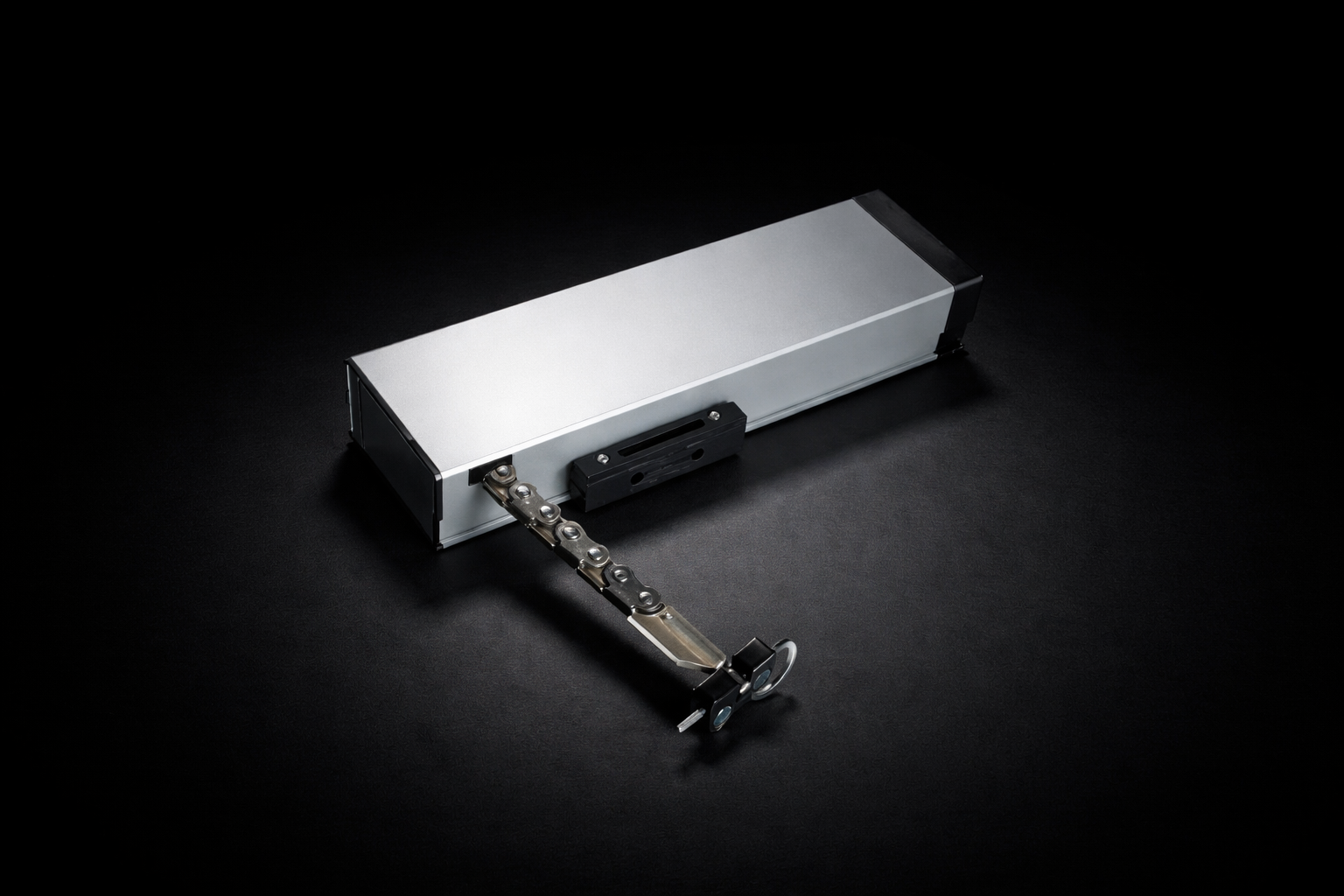 UCS SINTESI compact chain actuator with slim profile